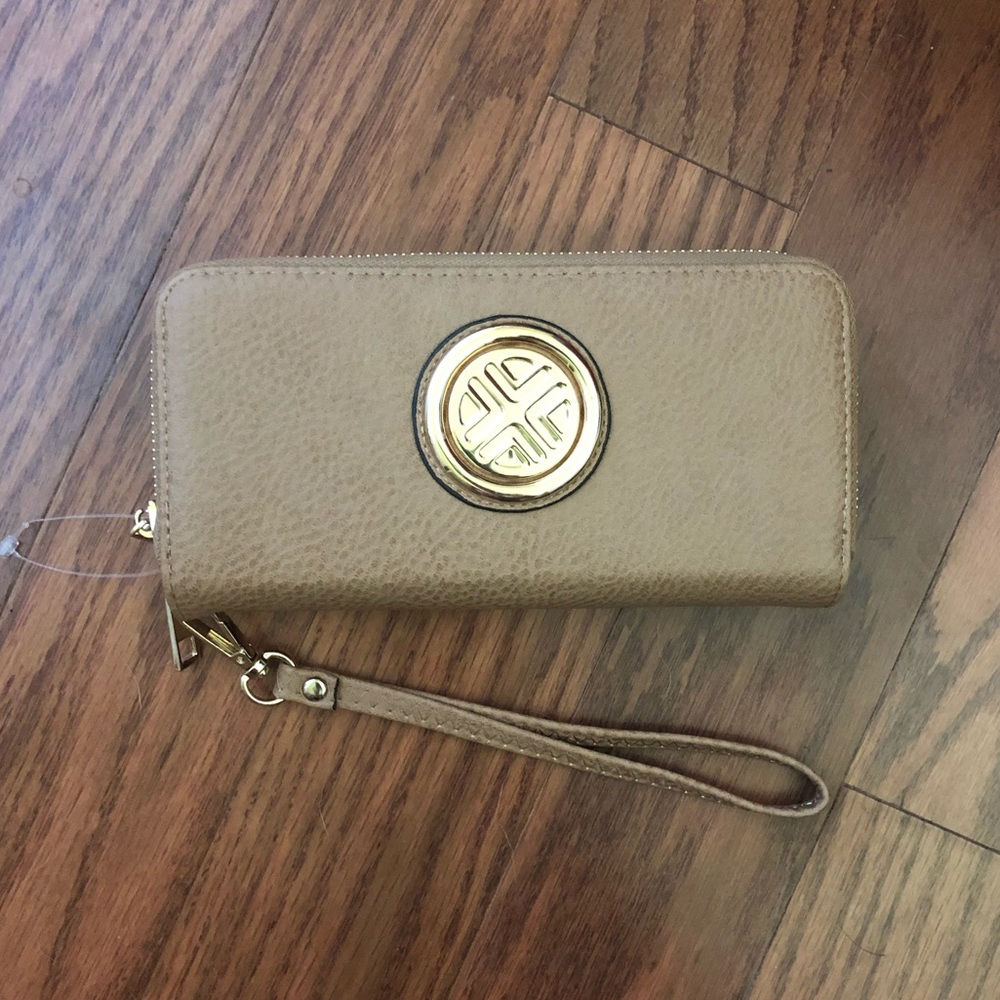 Tan wristlet
